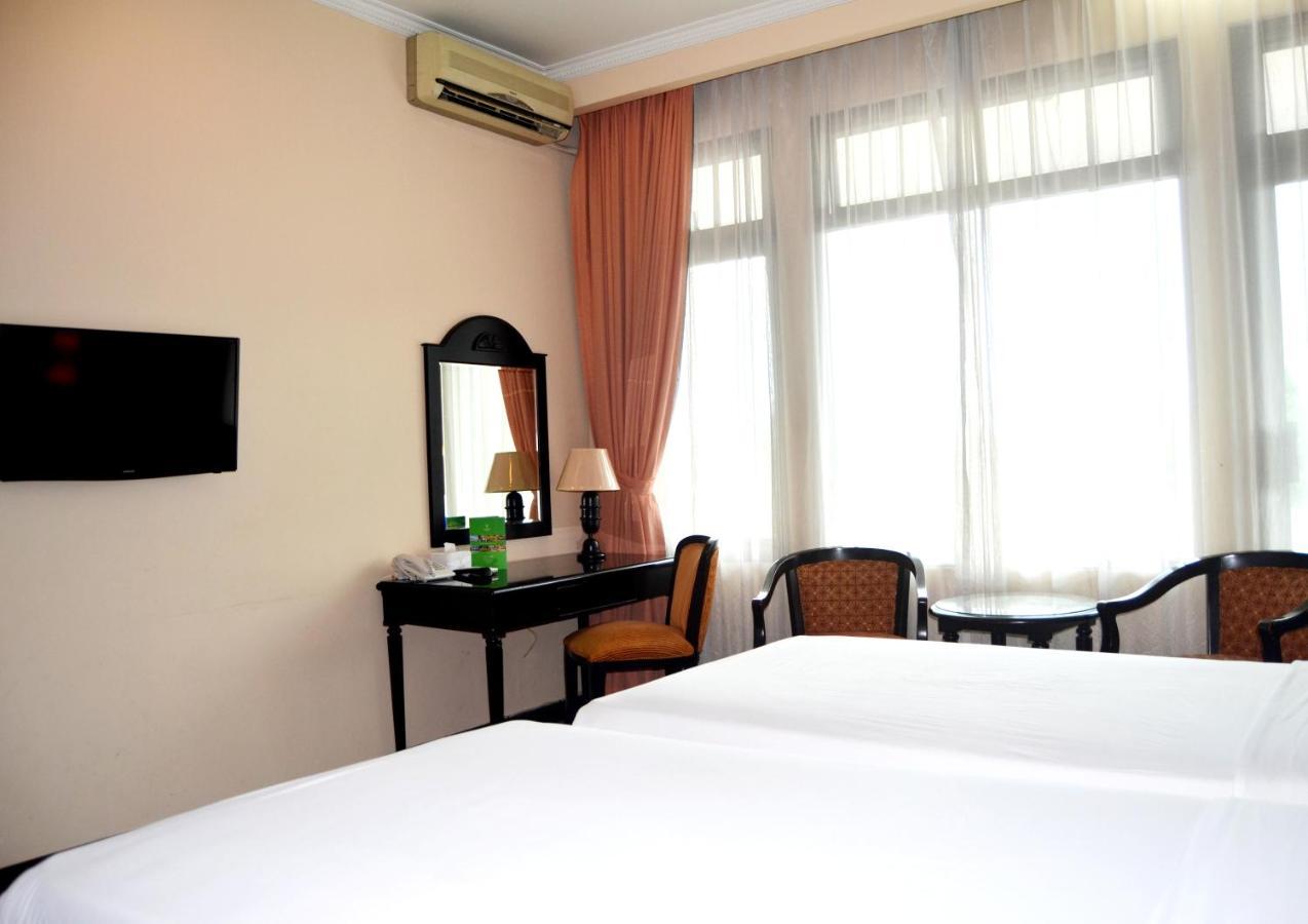 Yasmin Hotel Puncak Exterior photo